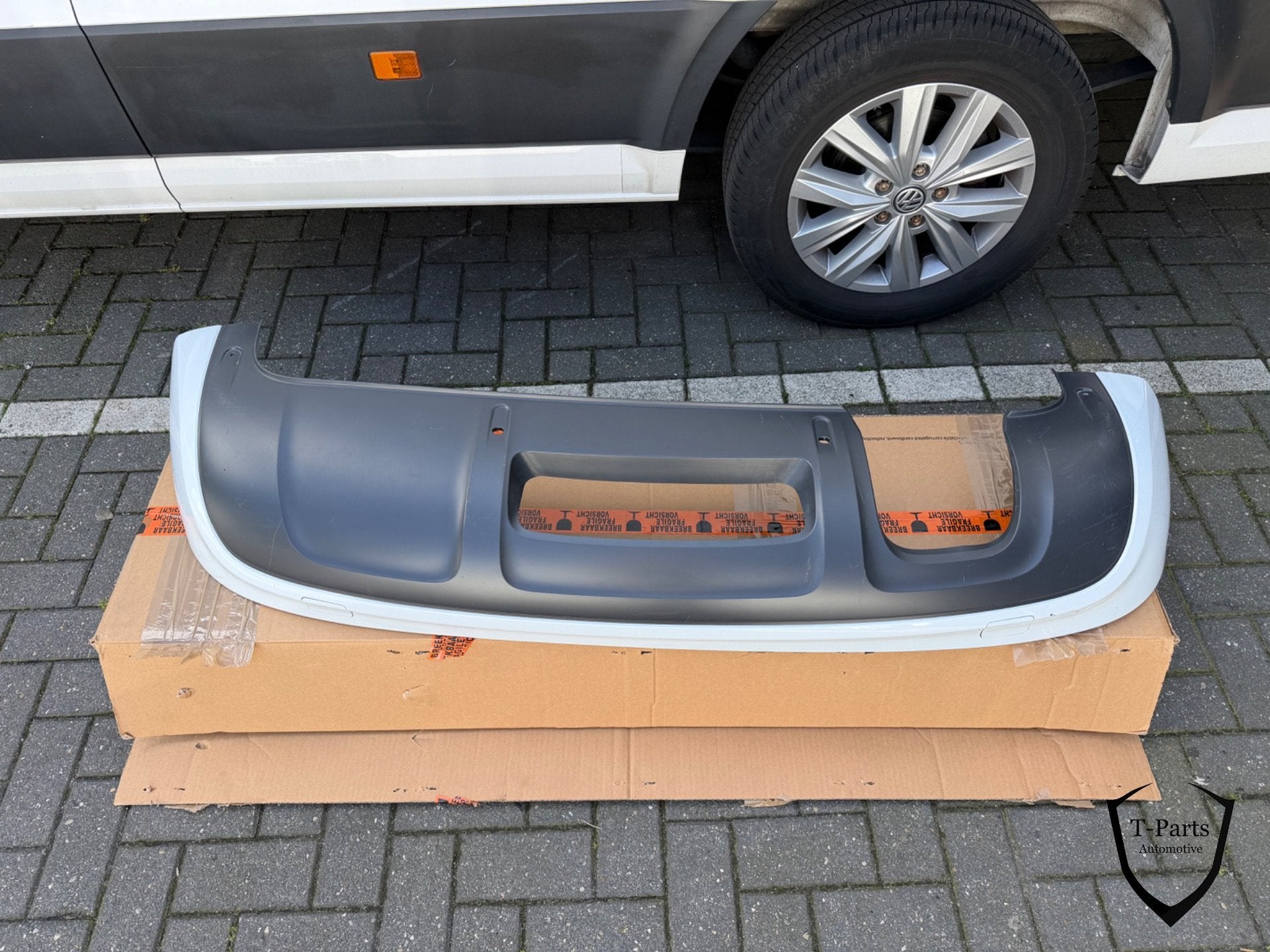 Audi q5 achterbumper spoiler 8u0807521, Gebruikt, AUDI AG, Auto-Union-Strasse 1
85045  Ingolstadt, DE, Kundenbetreuung@audi.de