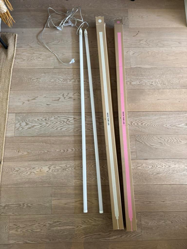 HAY Neon LED Tube - Roze en Wit/Geel Licht, Ophalen, Zo goed als nieuw, Haken, Wol of Garen