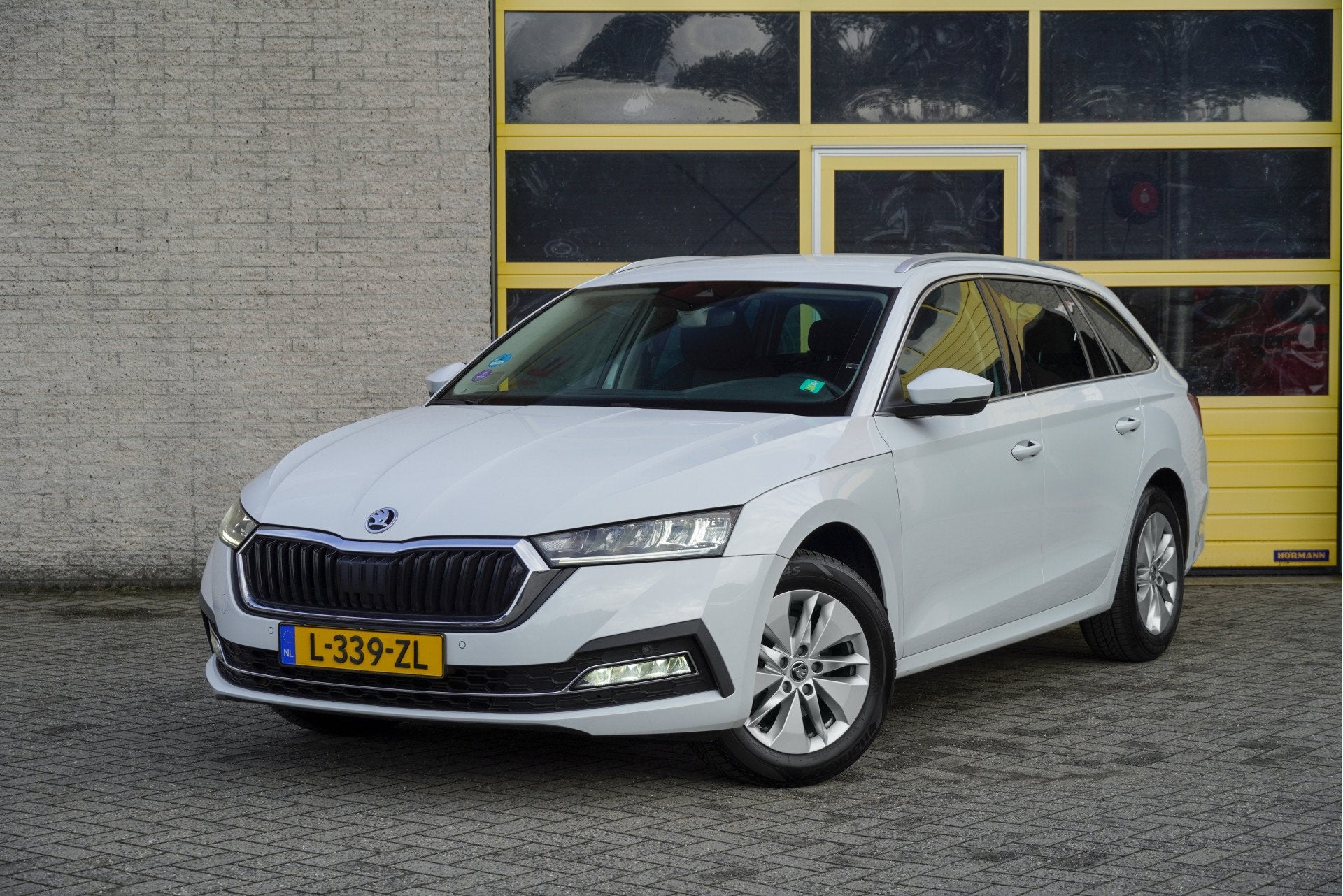 Skoda Octavia Combi 1.0 TSI Business Edition BJ2021 Lmv 16", Dealer onderhouden, Stof, Gebruikt, Wit