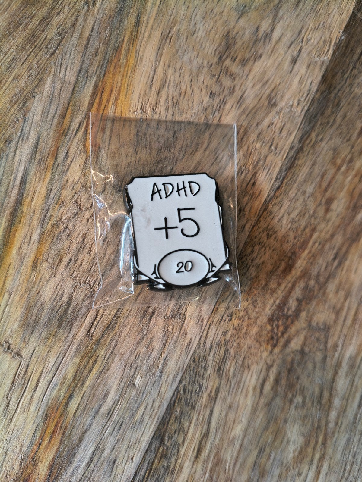 ADHD +5 D&D Characteristics Pin, Ophalen of Verzenden, Nieuw, Overige onderwerpen, Speldje of Pin