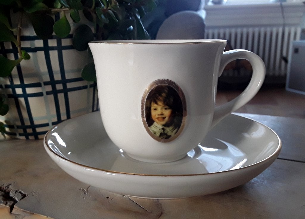 Douwe Egberts kop en schotel: Frans Hals - een lachende jong, Overige merken, Ophalen of Verzenden, Zo goed als nieuw, Overige stijlen