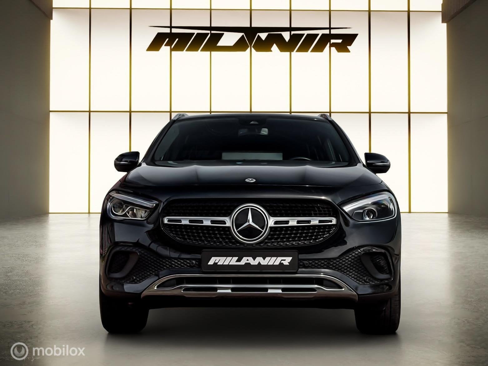 Mercedes GLA-klasse 180 Luxury Line |Sfeer |Leder |Camera, Dealer onderhouden, Gebruikt, 4 cilinders, Zwart