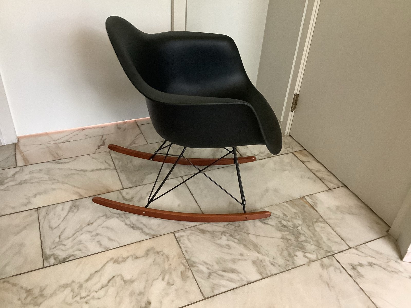 Replica Eames Plastic Armchair RAR schommelstoel - Zwart, Ophalen, Kunststof, Gebruikt, Zwart