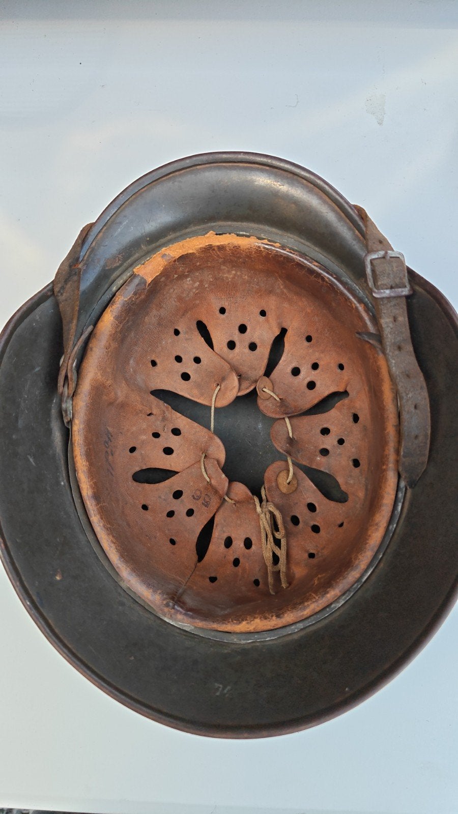 M40 Duitse helm sd, Verzamelen, Militaria | Tweede Wereldoorlog, Ophalen of Verzenden, Duitsland, Helm of Baret