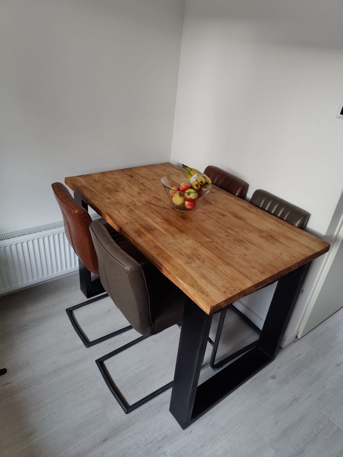 Bartafel met 4 barstoelen van Pronto Wonen, Ophalen, Gebruikt, 100 tot 150 cm, 50 tot 100 cm