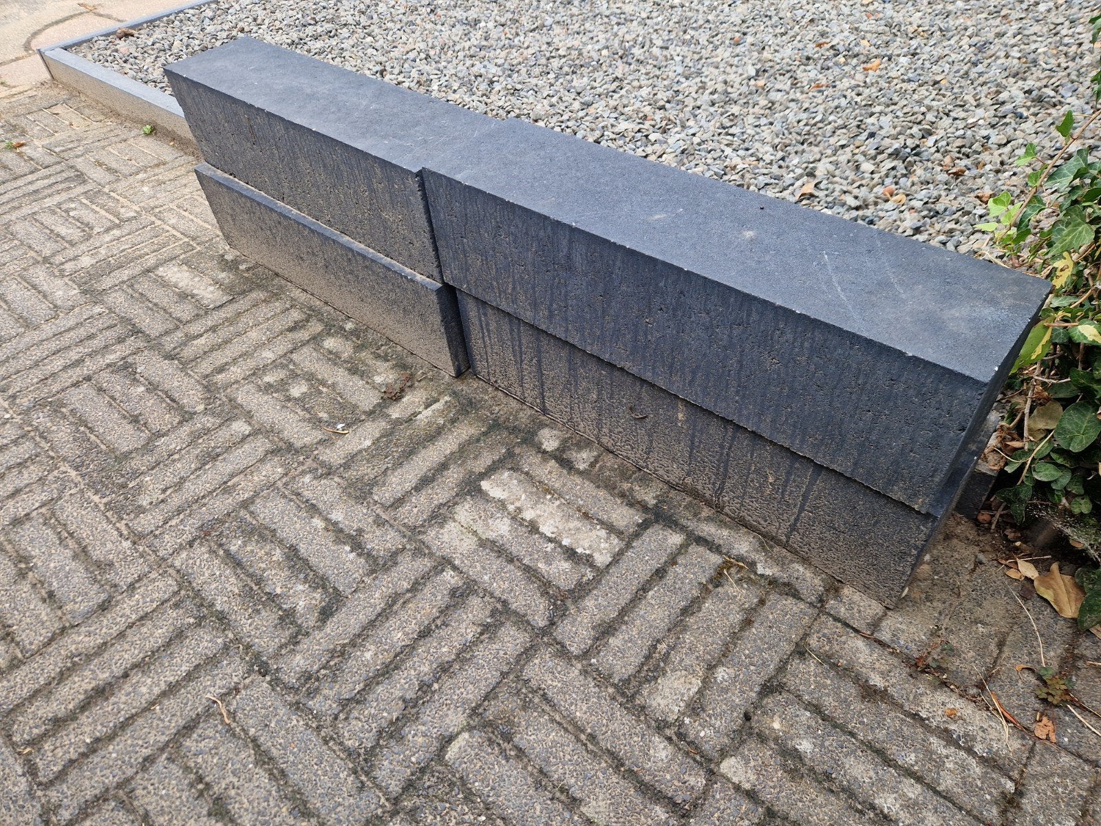 Gratis ophalen zo snel mogelijk - Betonnen border -grijs, Tuin en Terras, Ophalen, 100 tot 200 cm, Zo goed als nieuw, Minder dan 25 cm
