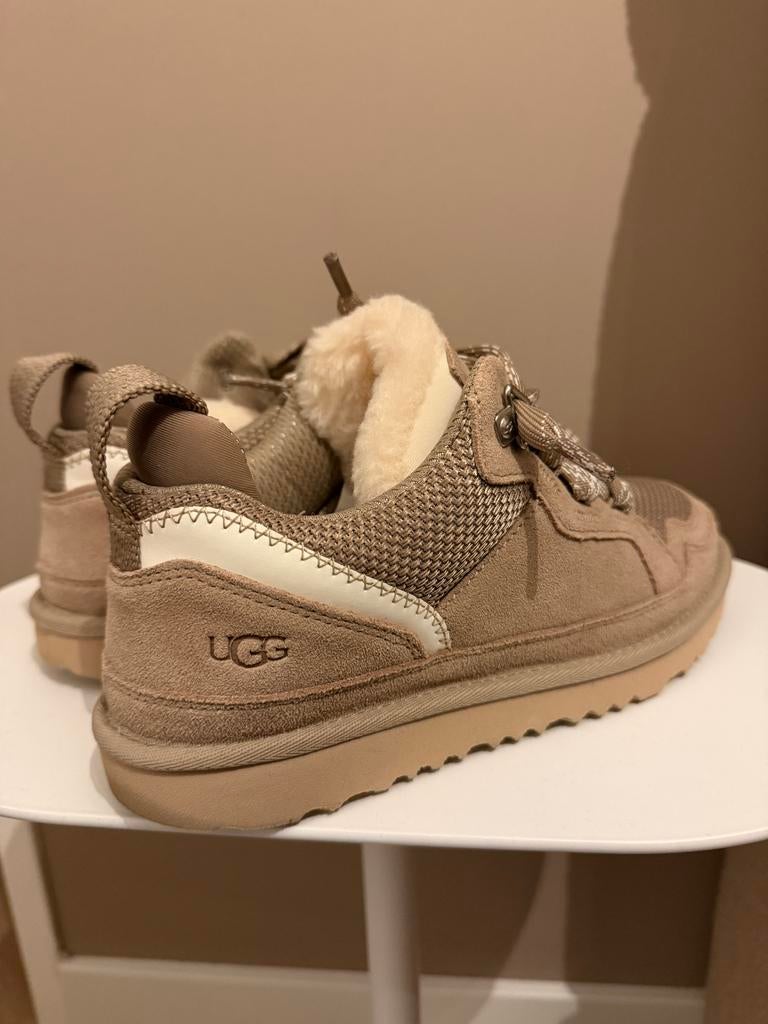 UGG Lowmel beige sneakers, Beige, Ophalen of Verzenden, Sneakers of Gympen, Zo goed als nieuw