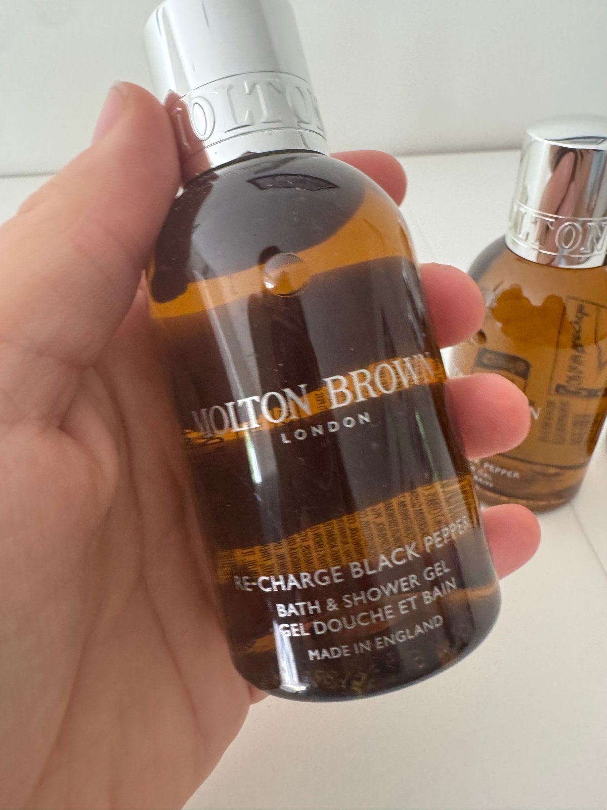 Molton Brown Re-charge Black Pepper Douchegel 100ml, Sieraden, Tassen en Uiterlijk, Uiterlijk | Lichaamsverzorging, Ophalen of Verzenden