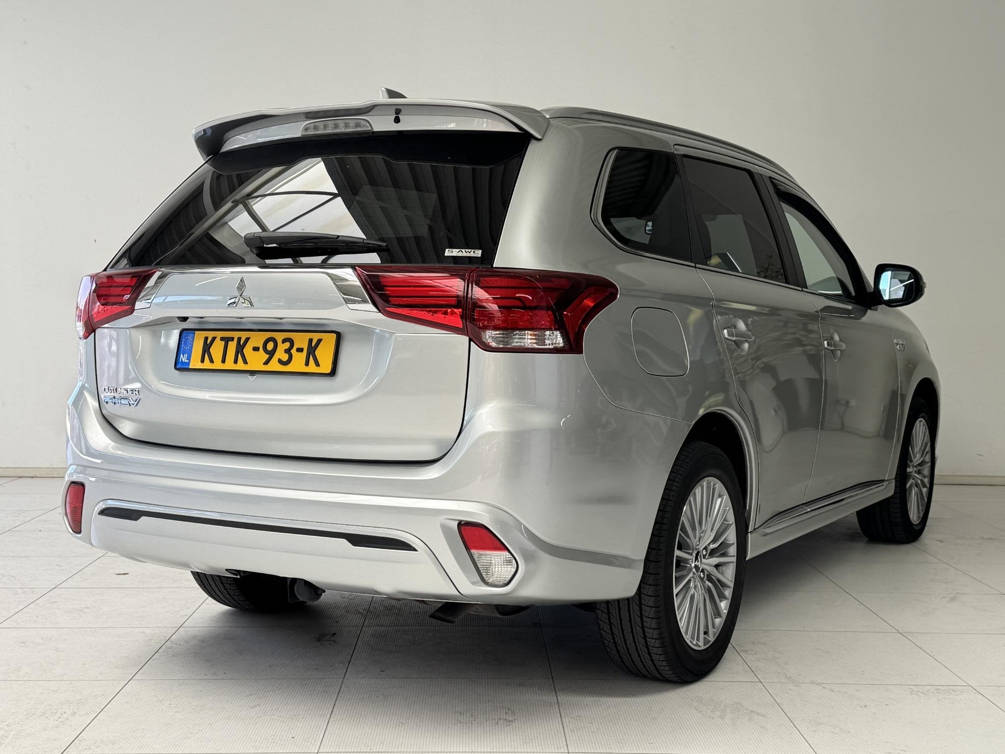 Mitsubishi Outlander 2.4 PHEV Intense | Navigatie | Camera |, Auto's, Automaat, 4 cilinders, Automatische klimaatregeling, Plug-in hybride