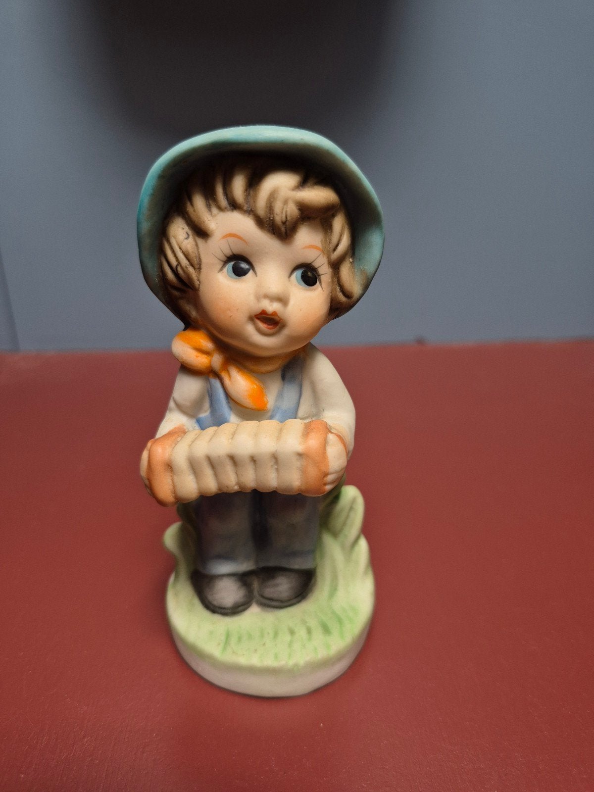 Vintage beeldje jongen met accordeon, Ophalen of Verzenden, Gebruikt, Mens