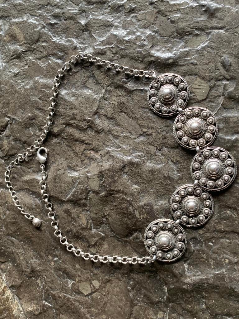 Zeeuwse zilver knoop broche ketting halssnoer klederdracht, Sieraden, Tassen en Uiterlijk, Antieke sieraden, Verzenden, Overige materialen