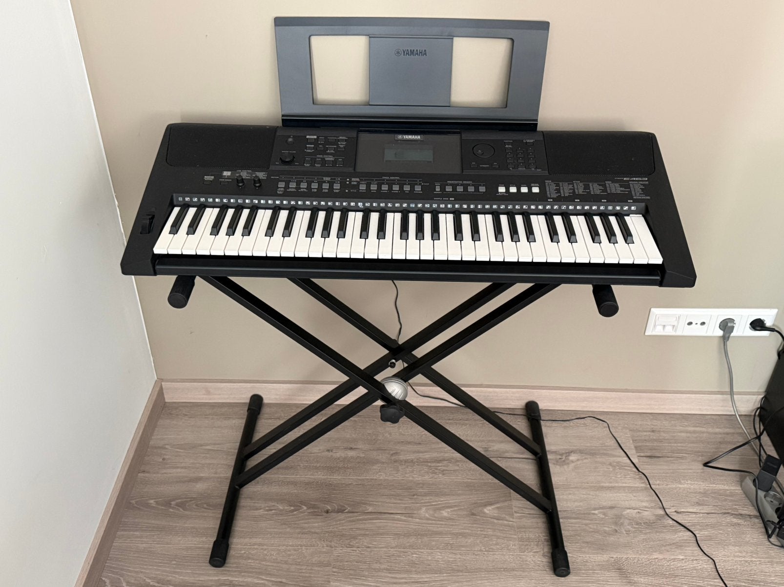 Yamaha PSR E463 keyboard met standaard