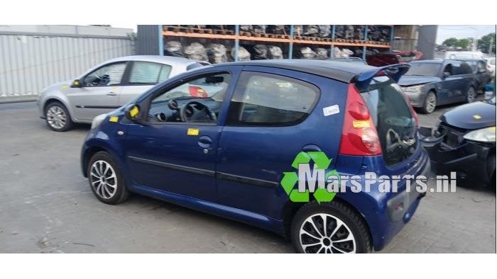 Portier 4Deurs links-achter van een Peugeot 107 (KNR), Auto-onderdelen, Gebruikt, -, Deur, -