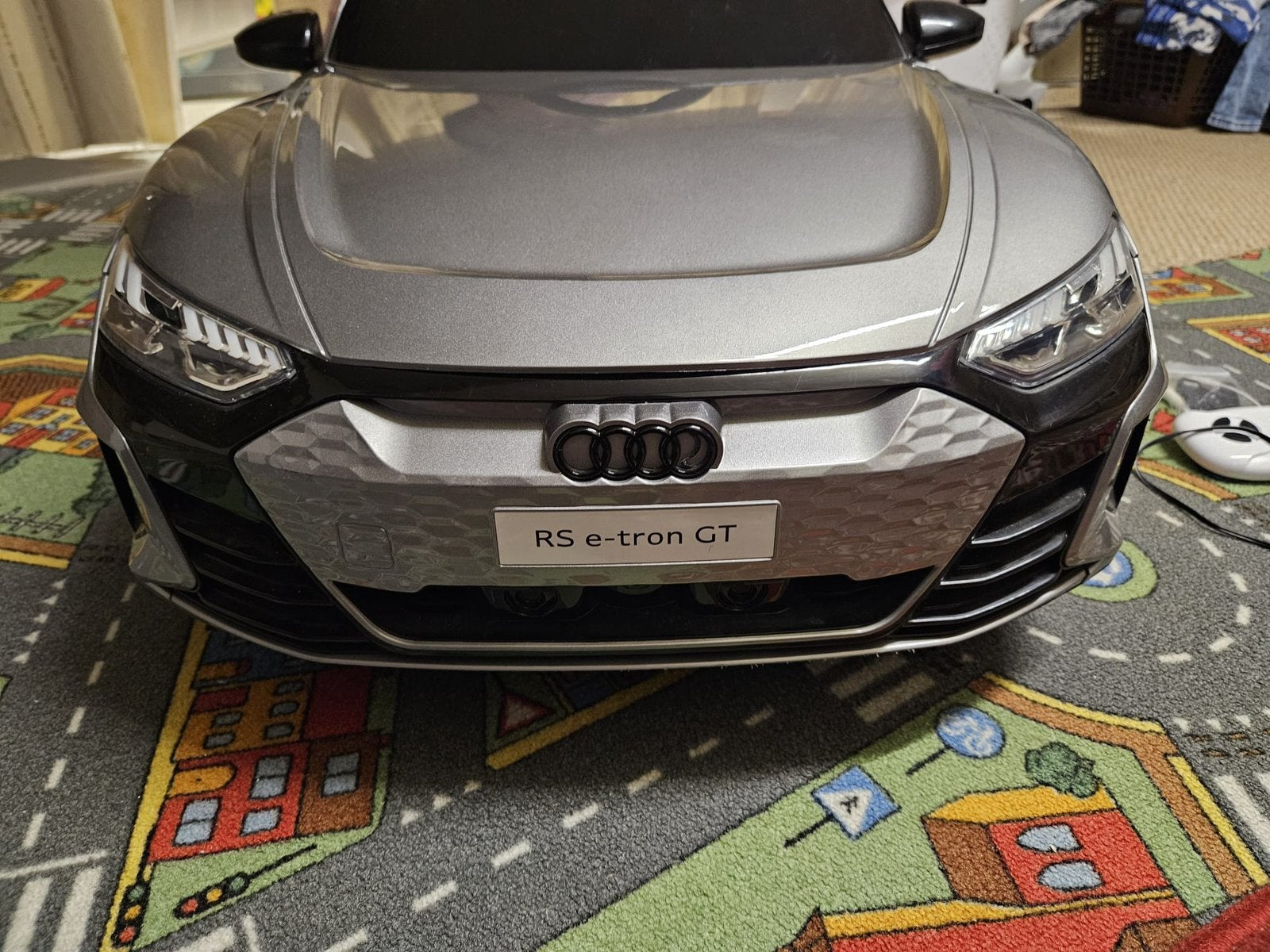 Elektrische kinderauto Audi RS e-tron GT – grijs, Motoren, Ophalen, Zo goed als nieuw