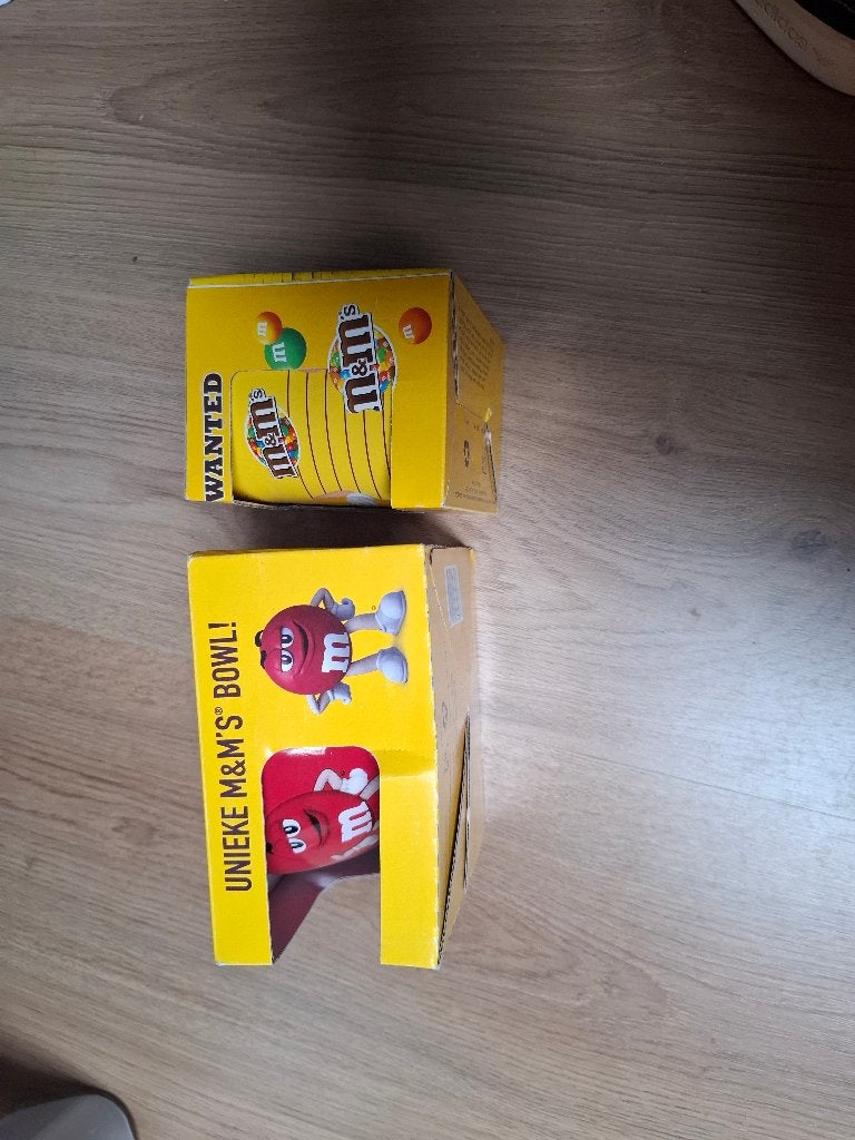 M&M's Wanted Mok + M&M's Kom (Nieuw in Originele Doos), Overige merken, Nieuw, Ophalen of Verzenden, Overige stijlen