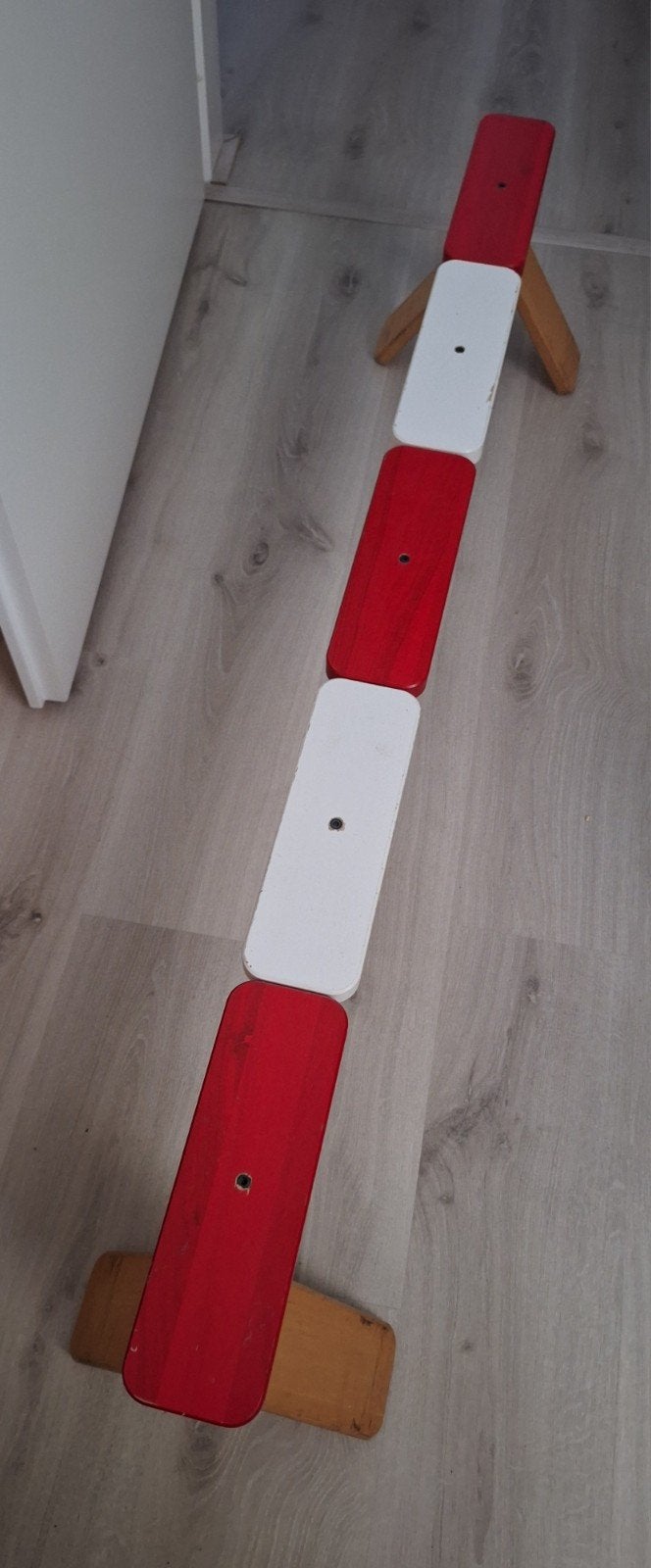 Houten balansbalk rood/wit voor kinderen, Ophalen, Gebruikt