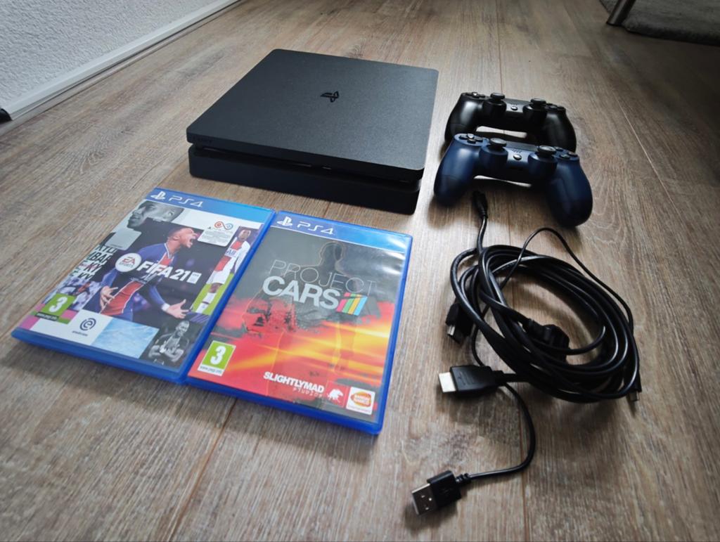 Ps4 slim 1tb 2 controllers fifa en project cars, Spelcomputers en Games, Spelcomputers | Sony PlayStation 4, Ophalen of Verzenden