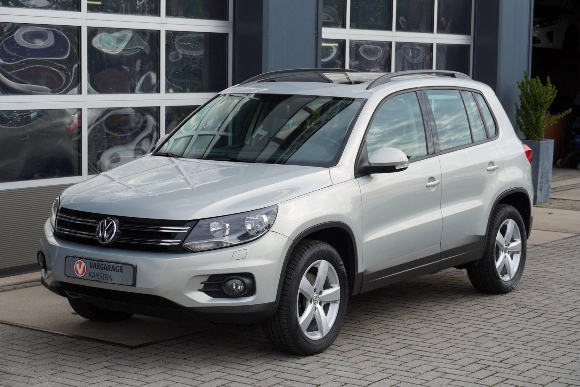 Volkswagen Tiguan 2.0 TSI 180PK DSG 4motion Pano/Winterp/Cam, Auto's, Automaat, Euro 5, Stof, Gebruikt