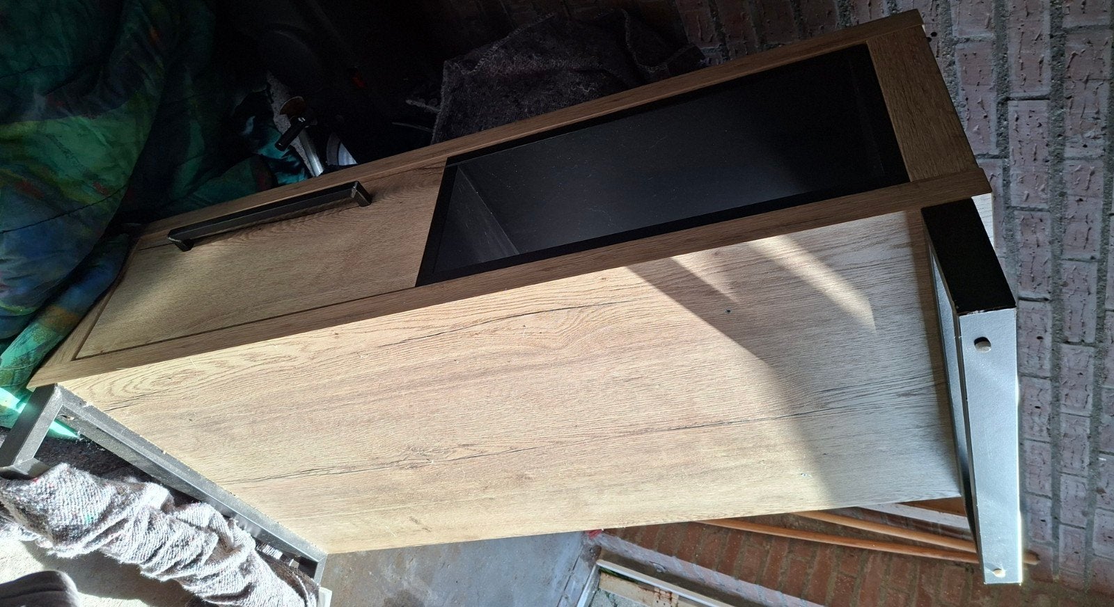 Salontafel licht eiken met zwarte accenten, Ophalen, Rechthoekig, 100 tot 150 cm, 50 tot 100 cm