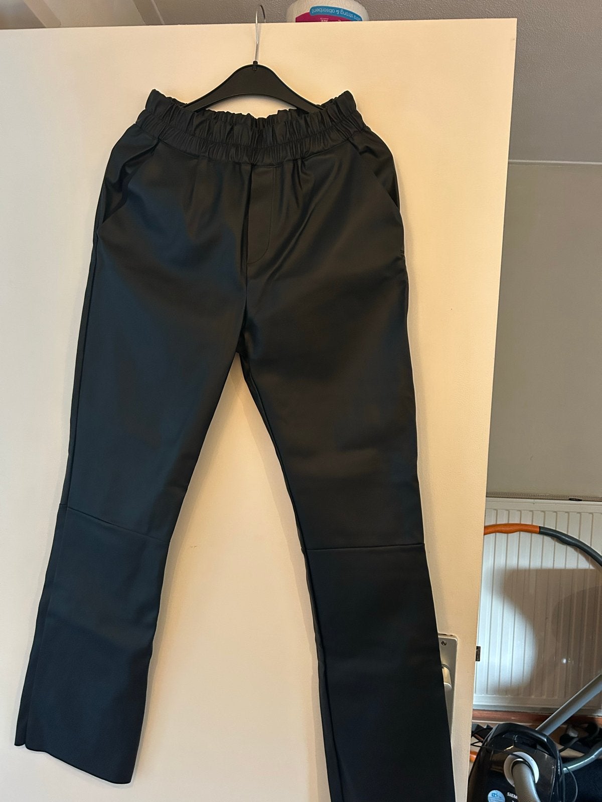 10 DAYS Zwarte Faux Leren Broek Maat L, Zwart, Maat 42/44 (L), Ophalen of Verzenden, Zo goed als nieuw