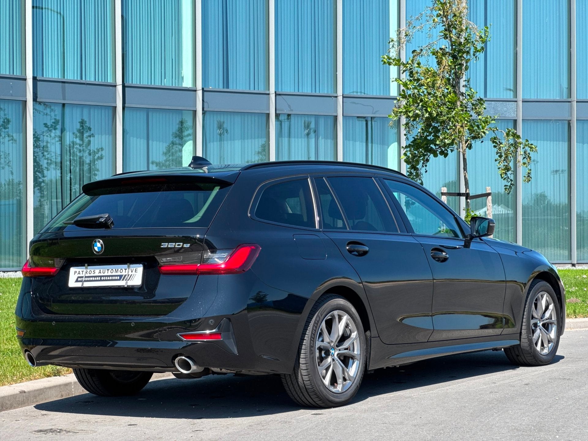 BMW 3-serie Touring 320e Sport Line PHEV // Panorama Dak //, Auto's, Achterwielaandrijving, Gebruikt, Zwart, 4 cilinders