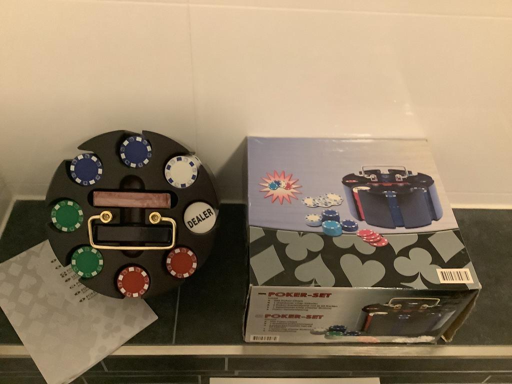 Pokerset nieuw, Ophalen, Zo goed als nieuw