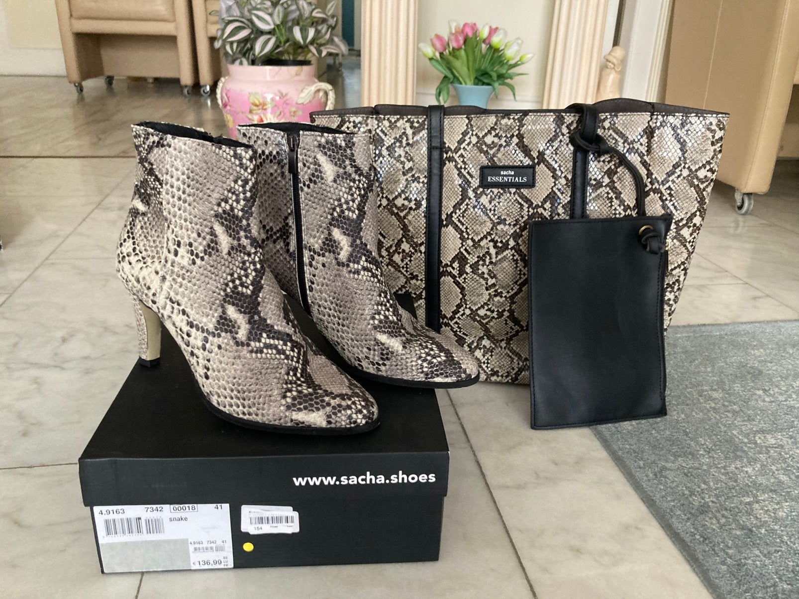 Set van Sacha laarsjes en bijbehorende tas. Echt leer. 41, Kleding | Dames, Ophalen, Zo goed als nieuw, Beige