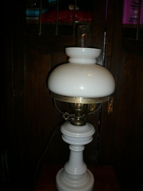 Witte glazen lamp, Ophalen