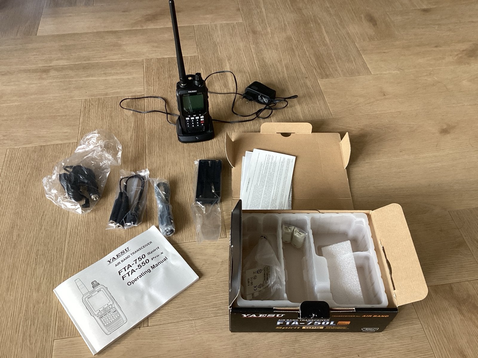 Yaesu FTA-750L Air Band Transceiver met GPS, Ophalen of Verzenden, Zo goed als nieuw, 15 km of meer, Portofoon of Walkie-talkie