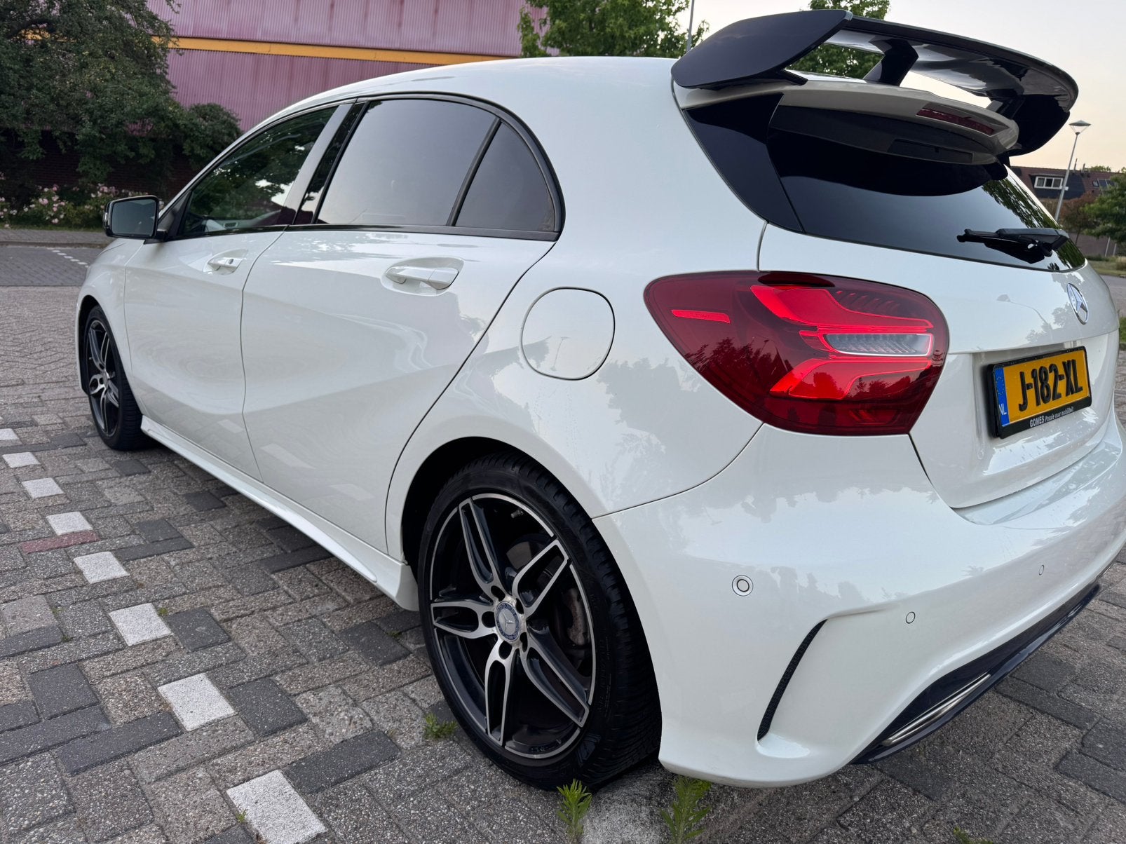 DIKKE Mercedes-Benz A-Klasse AMG pakket/PANO A200 7G-DCT, Wit, 1595 cc, 19 km/l, Particulier