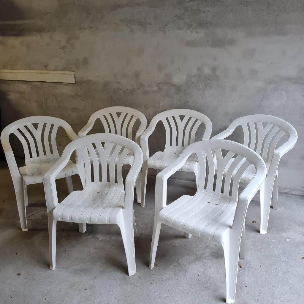 4 witte kunststof stapelstoelen, Ophalen, Gebruikt, Kunststof, Stapelbaar