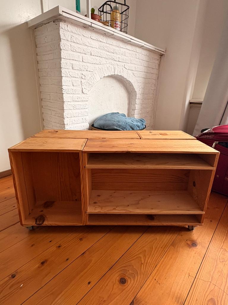 Wooden cabinet with wheels, Ophalen, Rechthoekig, 50 tot 100 cm, Minder dan 50 cm