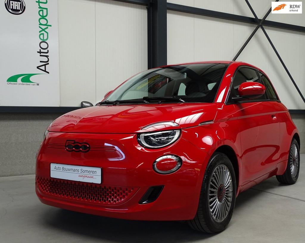Fiat 500 e "RED' - AUTOMAAT- EX DEMO STELLANTIS - FABR. GAR., Parkeersensor, Stof, Gebruikt, Zwart