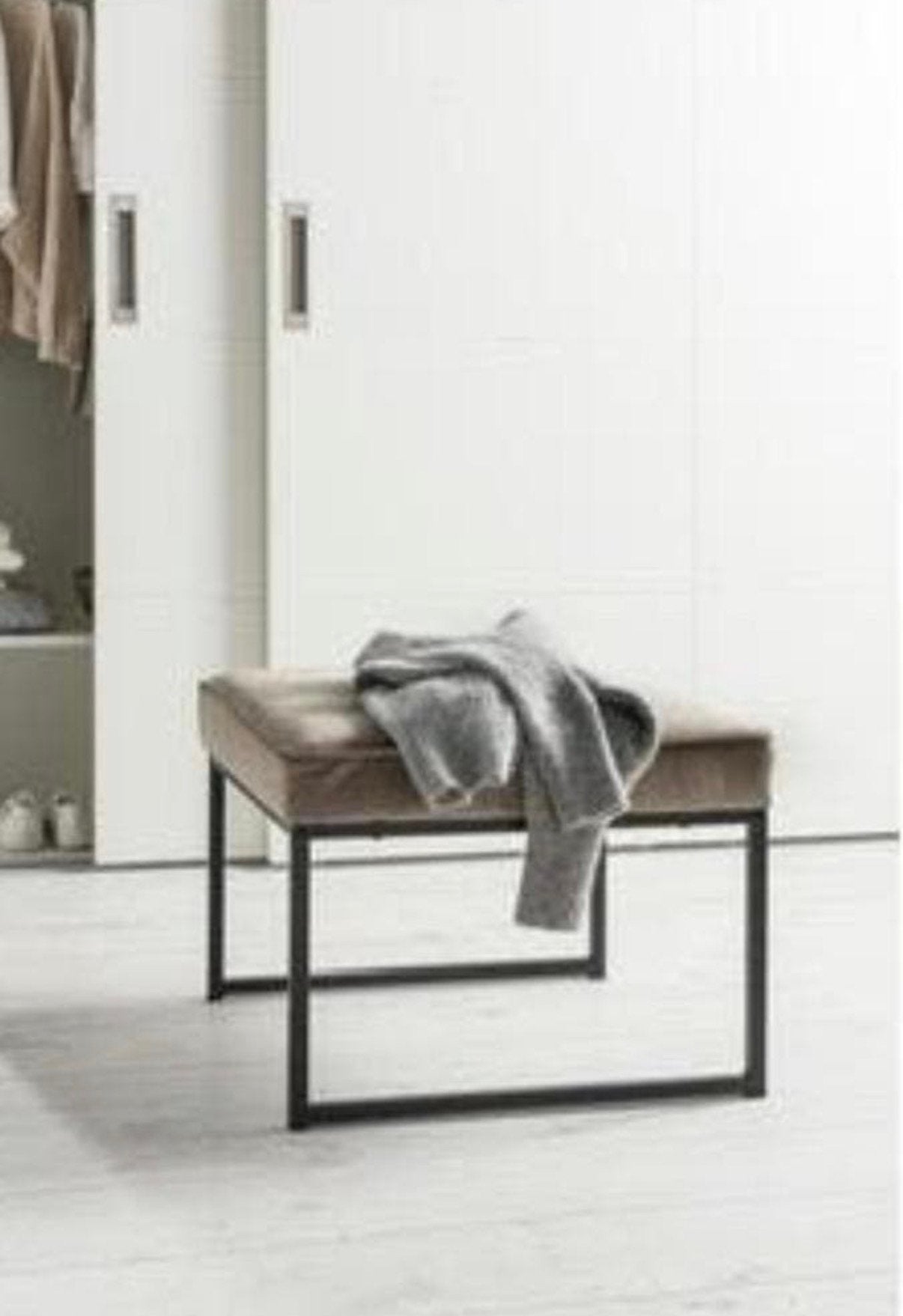 Poef Pien fluweel beige hocker 45x60x60 cm, Ophalen, Zo goed als nieuw, Stof, Industrieel