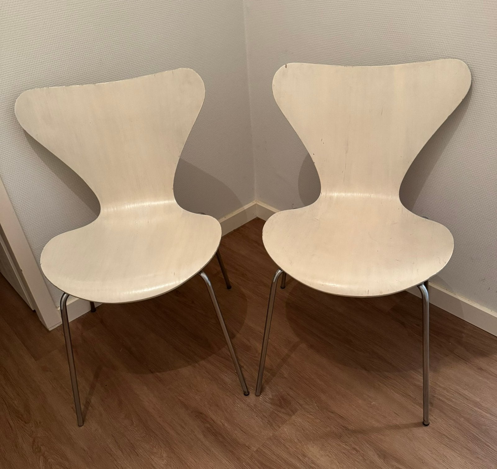 2 originele fritz hansen vlinderstoelen wit gelakt, Ophalen, Gebruikt, Wit