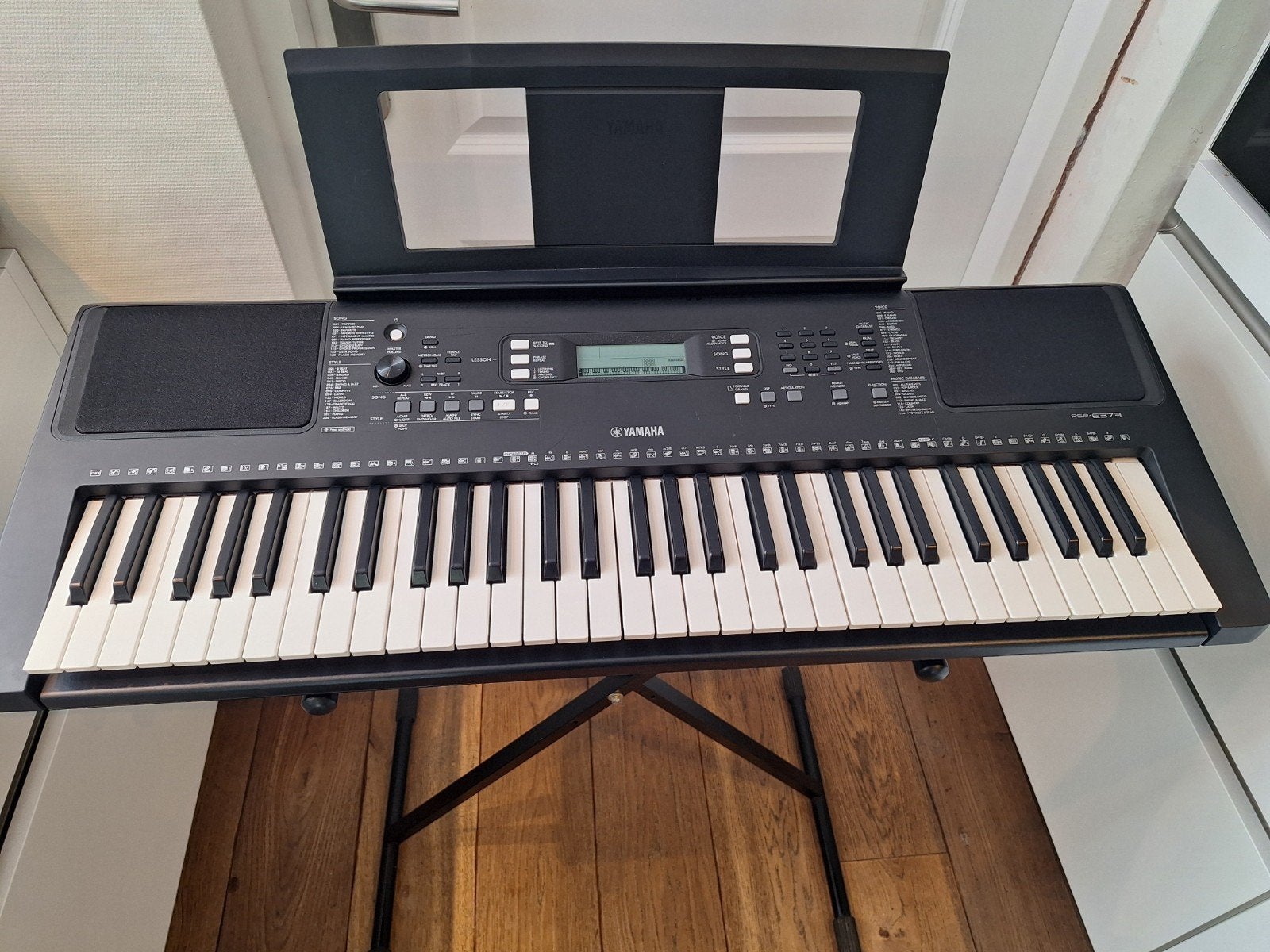 Yamaha PSR-E373 Keyboard met standaard en lesboeken, Ophalen of Verzenden