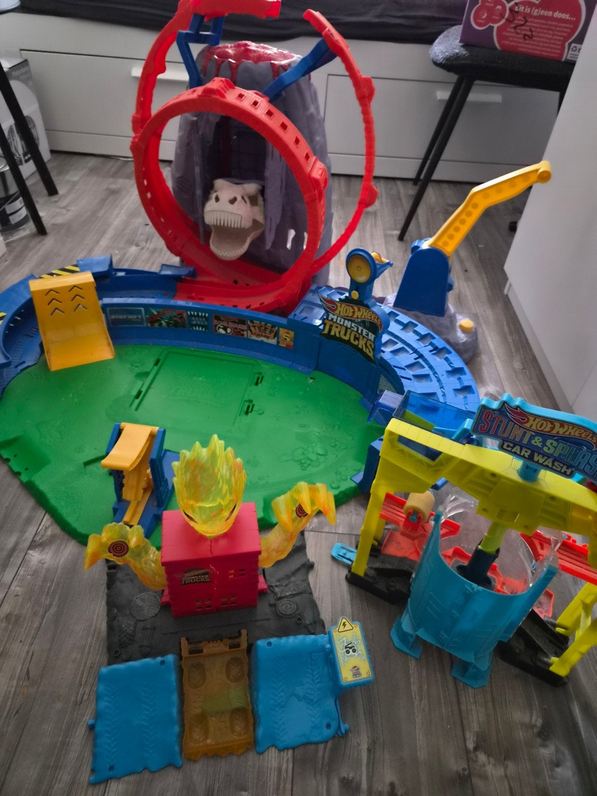 Hot Wheels Monster Trucks Racebaan met Looping en Wasstraat, Ophalen, Zo goed als nieuw, Hot Wheels, Met looping
