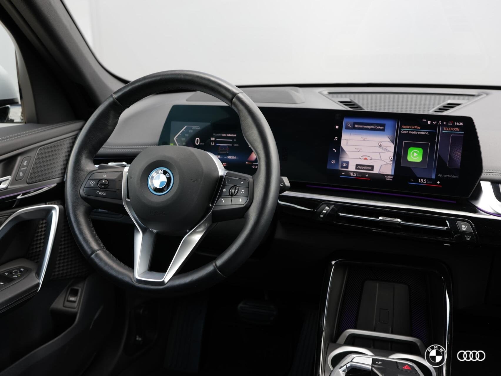 BMW X1 xDrive25e X-LINE / HUD / LEDER / TREKHAAK / ACC / 19", Auto's, BMW, 1800 kg, Met garantie (alle), Bedrijf, Hybride Elektrisch/Benzine