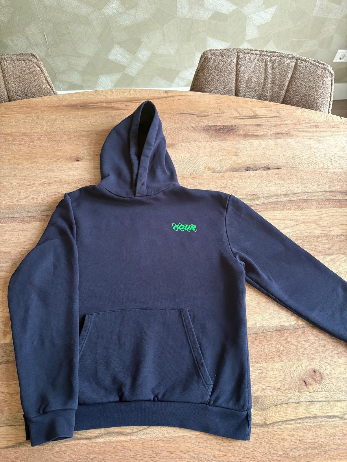 Four hoodie zwart met groen logo maat xs, Kleding | Heren, Truien en Vesten, Ophalen of Verzenden, Zo goed als nieuw, Maat 48/50 (M)