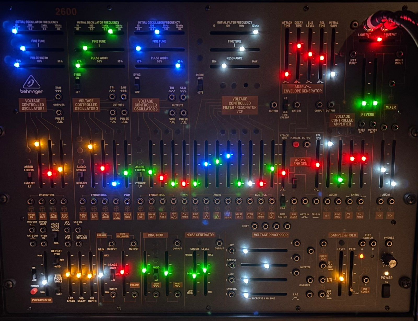 Behringer 2600 in stalen 19inch rack, Ophalen, Zo goed als nieuw, Overige aantallen, Overige merken