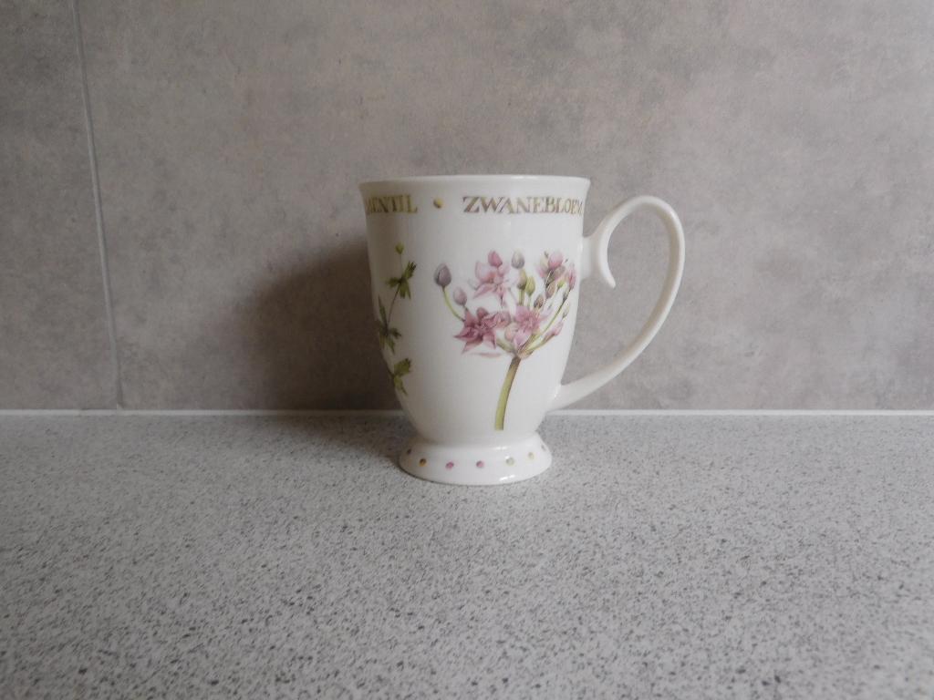 Mok op voet 250 ml. Wildflowers Marjolein Bastin MB, Huis en Inrichting, Keuken | Servies, Ophalen of Verzenden, Zo goed als nieuw