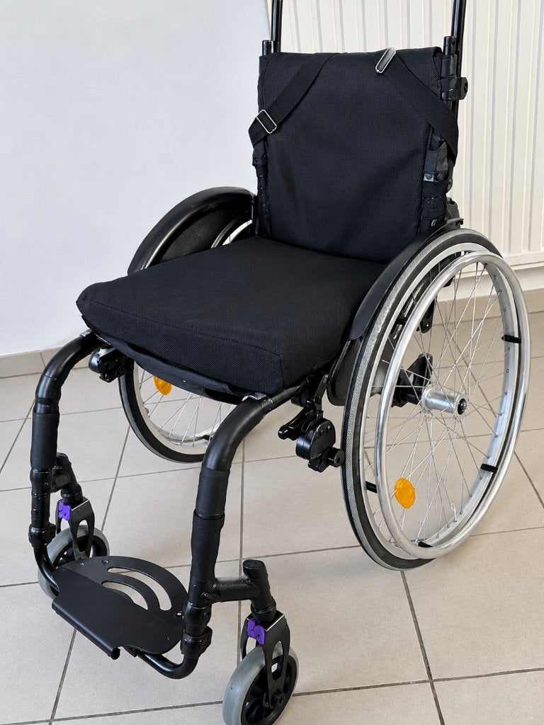 Quickie rolstoel – zitbreedte 43 cm – goede staat, Diversen, Ophalen, Inklapbaar, Gebruikt, Duwrolstoel