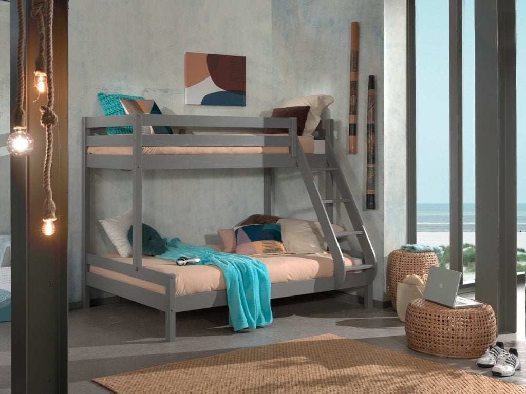 Pino 3-persoons stapelbed - 90x200 / 140x200 - Grijs, Huis en Inrichting, Niet ingevuld, Niet ingevuld, Niet ingevuld