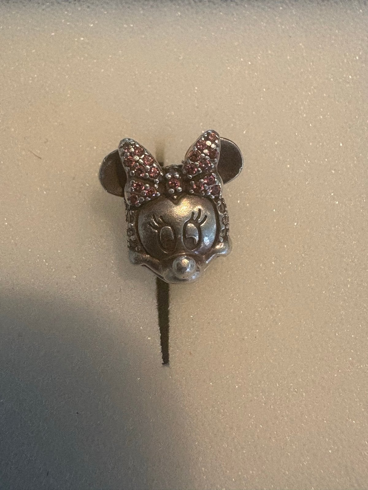 Pandora bedel Minnie Mouse met strass, Gebruikt, Pandora, Ophalen of Verzenden, 1 bedel