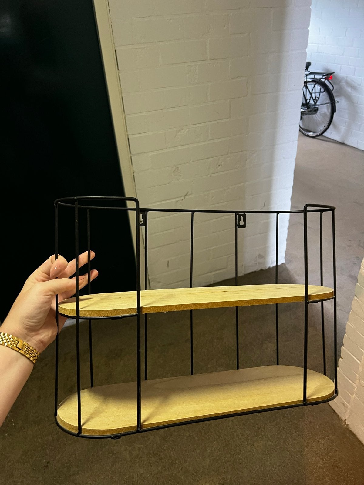 Zwart metalen wandrek met houten planken, Ophalen of Verzenden, Gebruikt