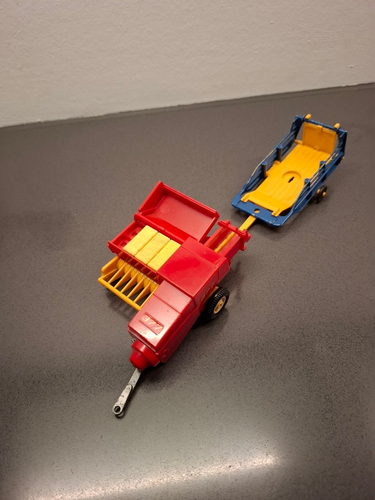 te koop britains new holland, Hobby en Vrije tijd, Ophalen of Verzenden, Tractor of Landbouw, Britains