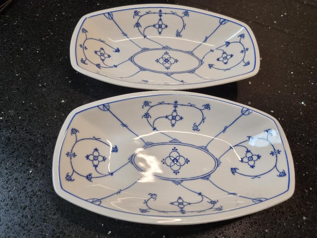 Jager Saks blauw 2 schaaltjes., Huis en Inrichting, Keuken | Servies, Ophalen of Verzenden, Overige stijlen, Aardewerk, Schaal of Schalen