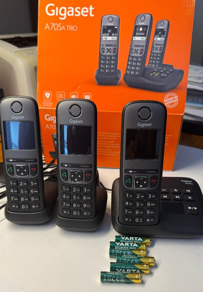 Gigaset A705a trio met antwoordapparaat en batterijen, Ophalen of Verzenden, Zo goed als nieuw, 3 handsets