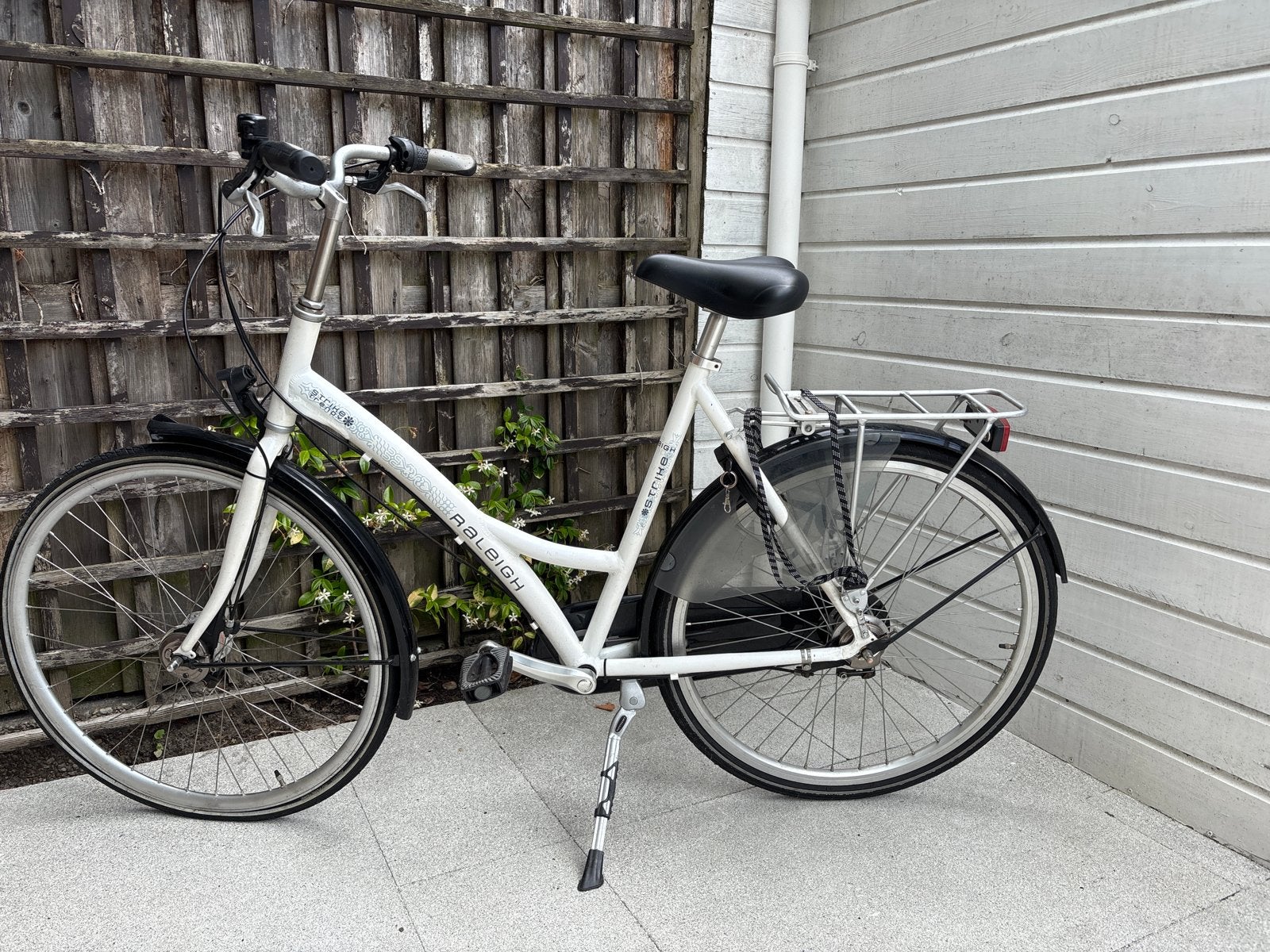 Raleigh fiets met lekke voorband, Velgrem, Versnellingen, Ophalen, Overige merken