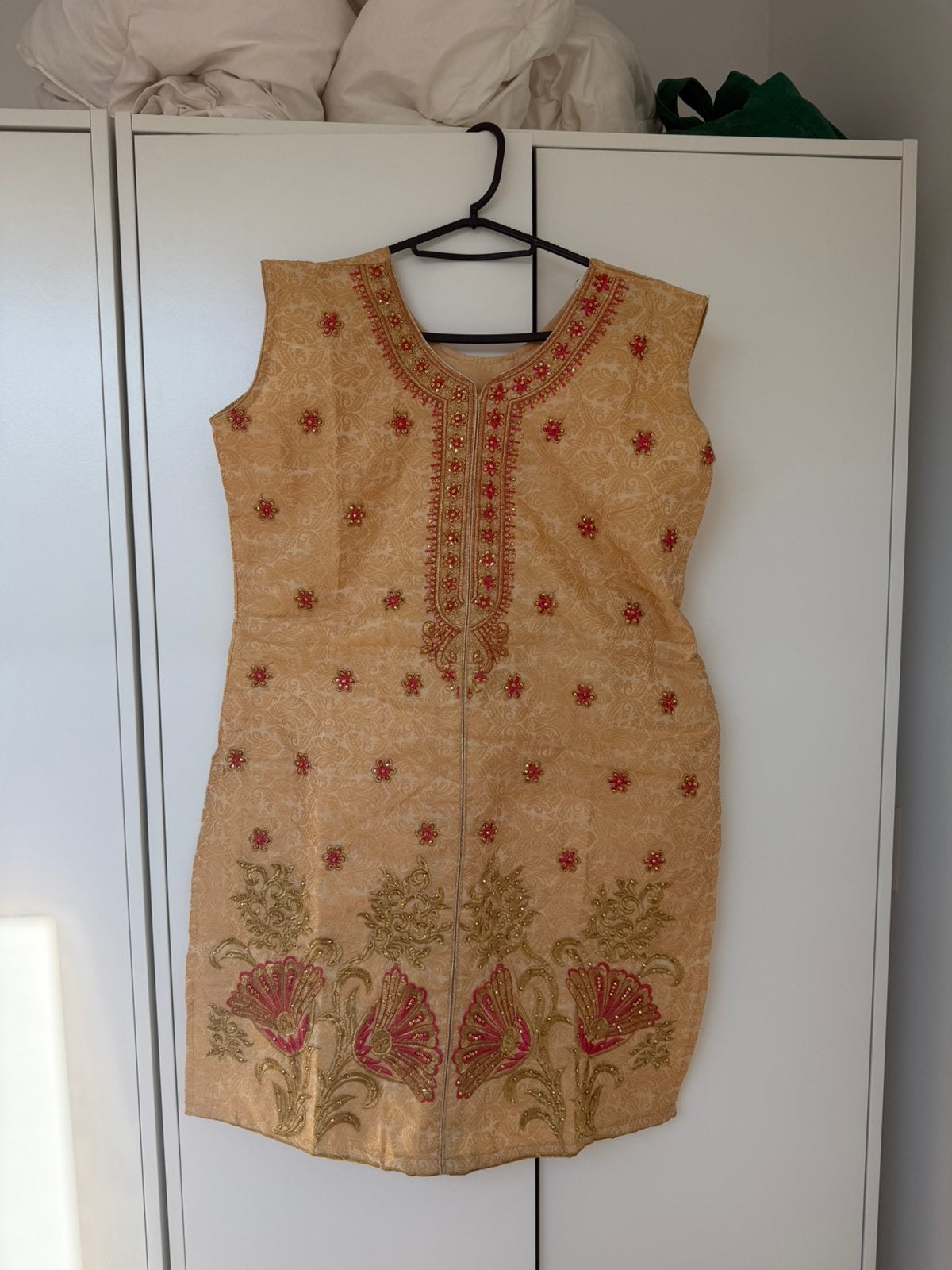 Goud met roze kurti, Kleding | Dames, Gelegenheidskleding, Maat 38/40 (M), Overige typen, Verzenden, Zo goed als nieuw